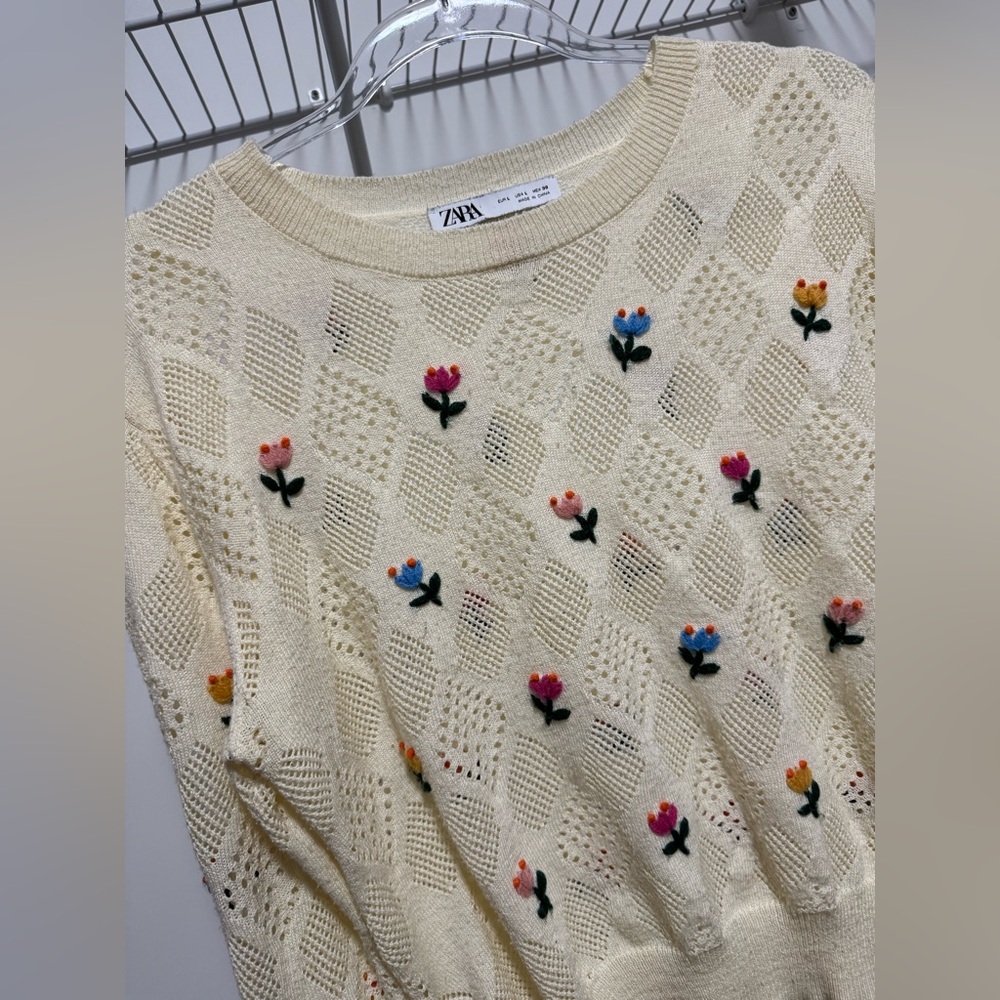Zara Women’s Cream Floral Knit Sweater Size Large - Picture 3 of 4